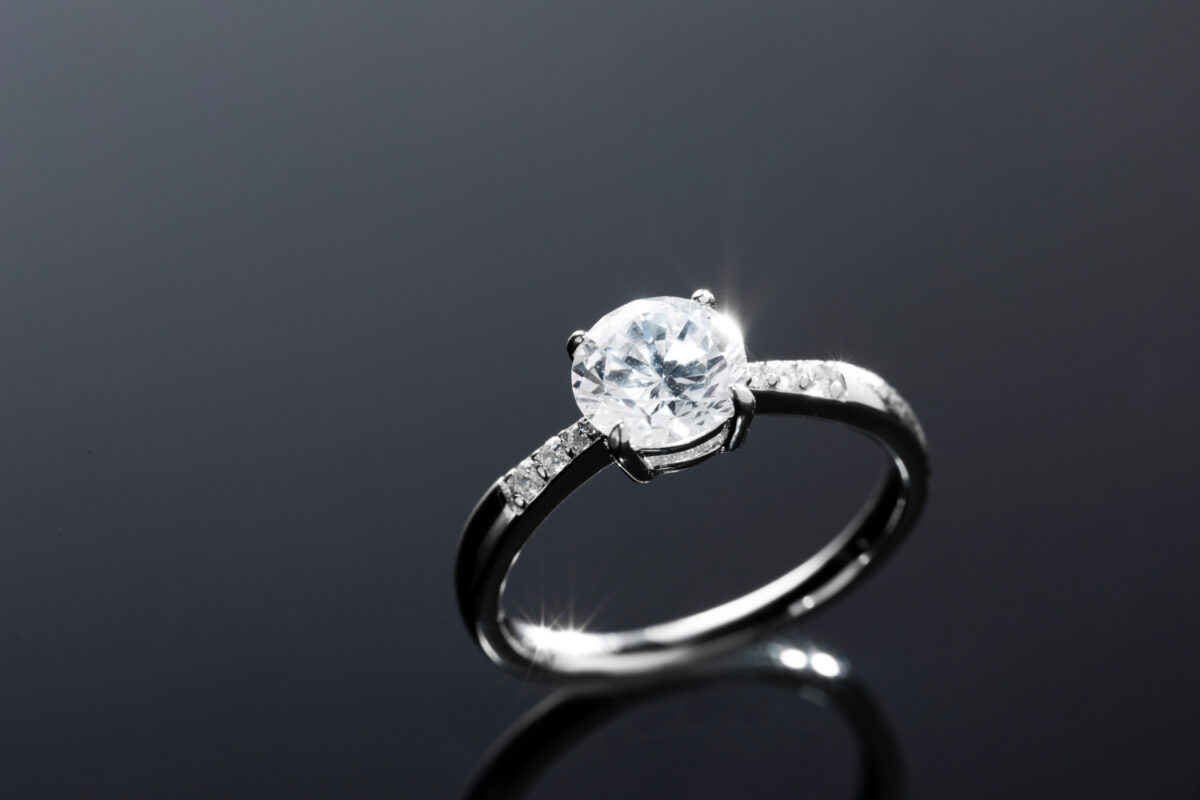 Factors to Consider When You Buy Moissanite Engagement Rings