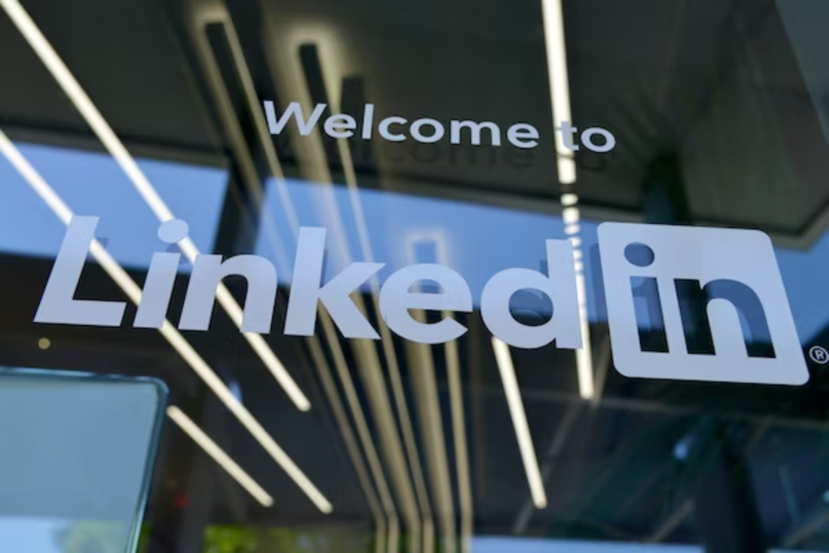 How Much is LinkedIn Earning