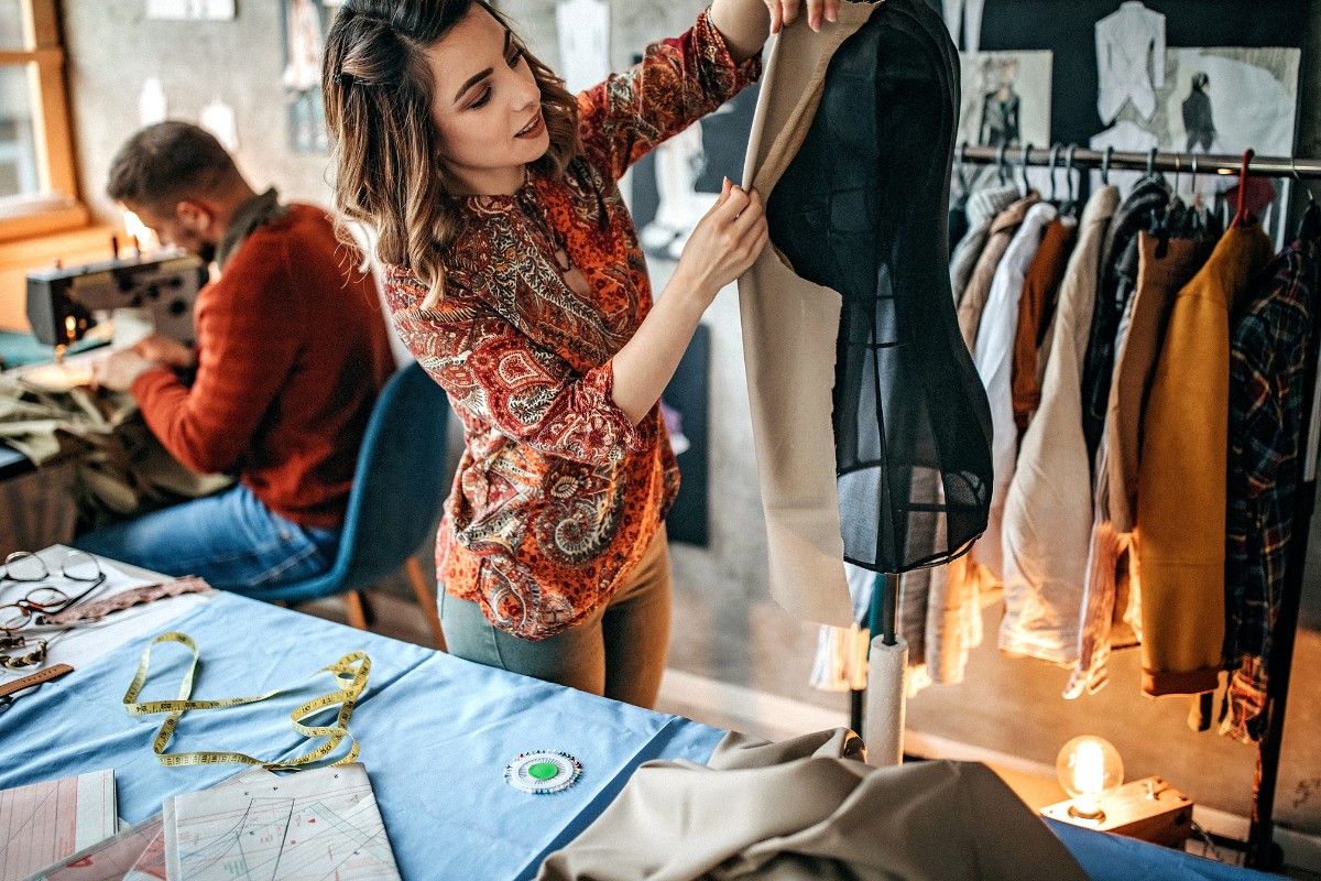 Tailoring and Alterations Jobs That Pay Under the Table in Cash