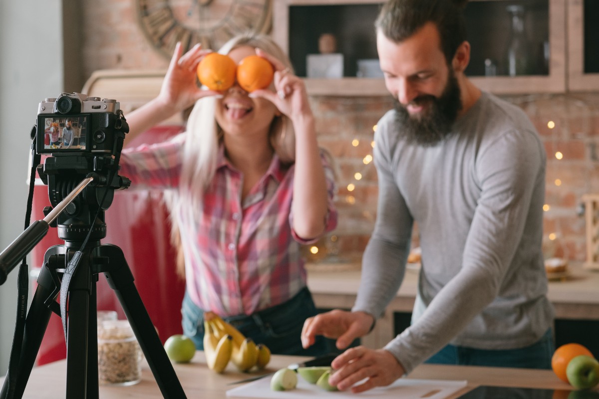Blogging/Vlogging Side Hustles For Couples