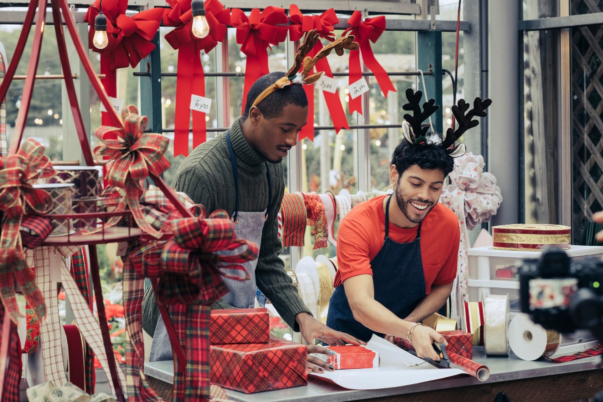 gift wrapper How To Find Christmas Temp Jobs 
For Students