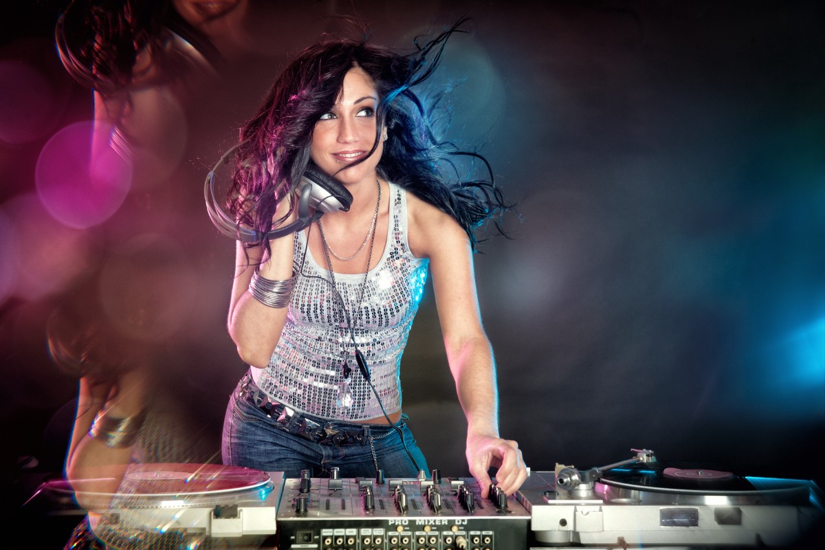 Mobile DJ Summer Jobs That Pay Well