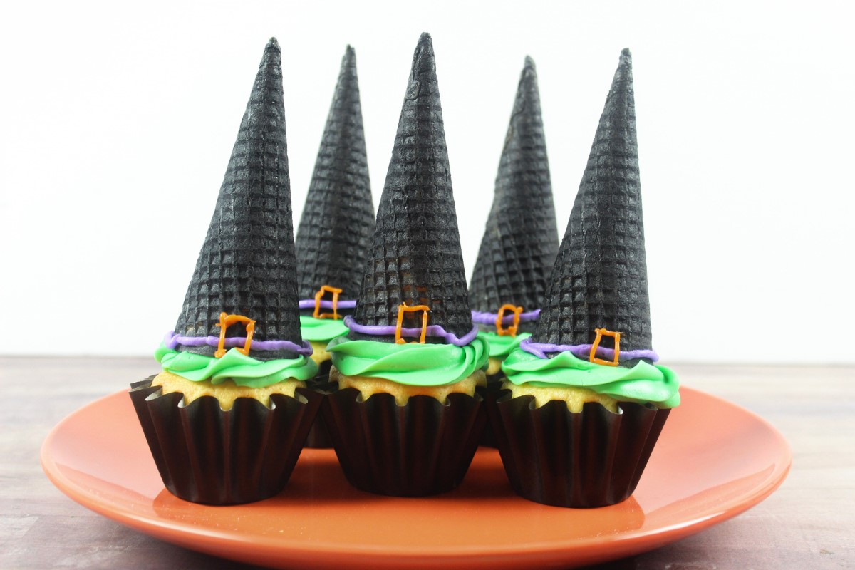 Witch-Hat-Cupcakes Halloween Treats to Sell