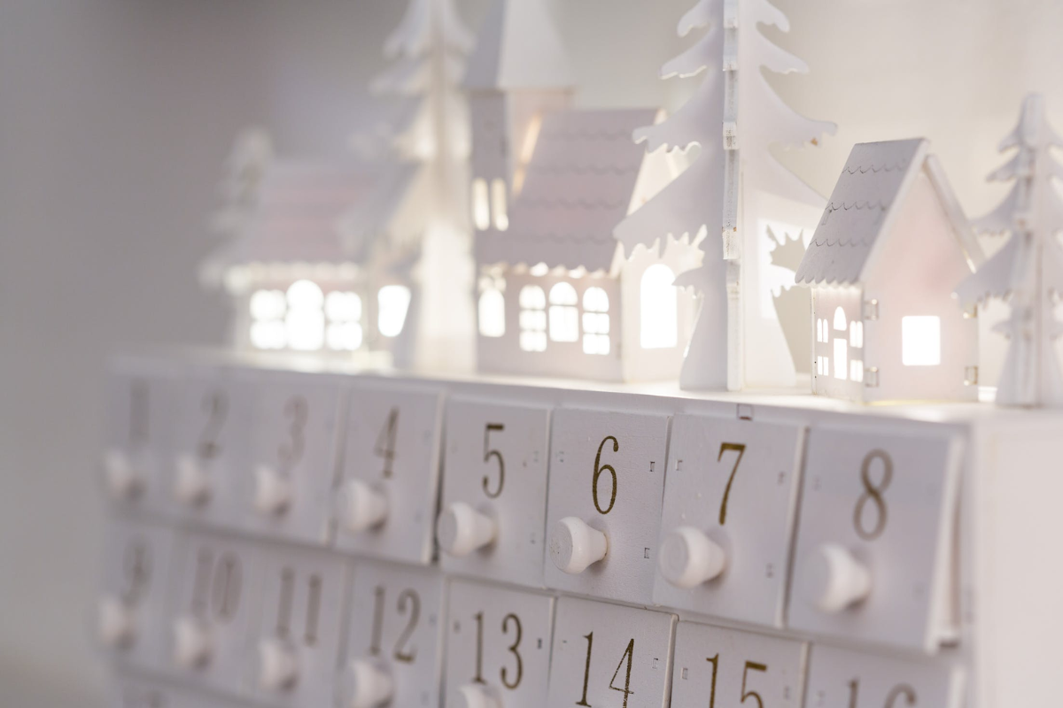 Provide a 'Holiday Countdown' Calendar